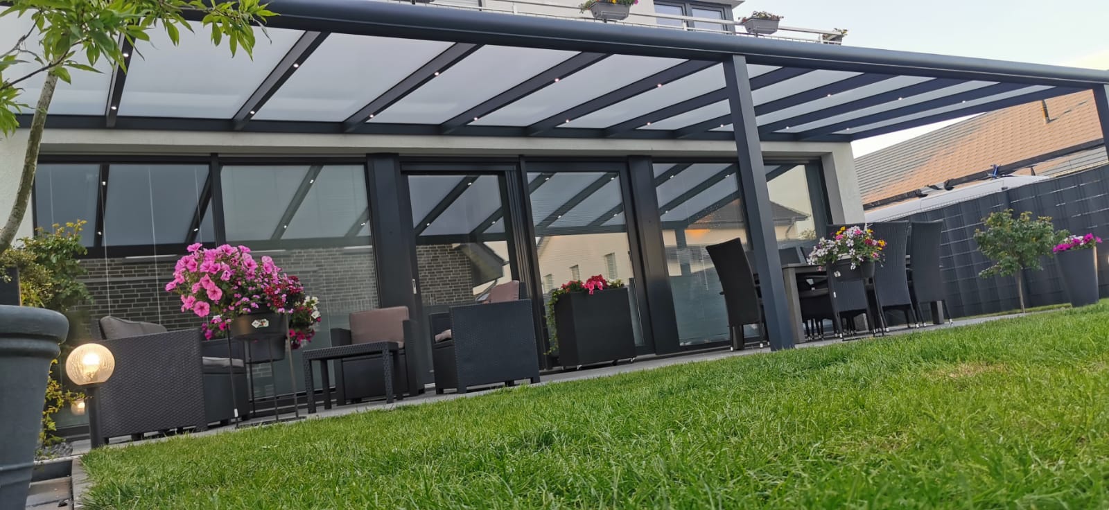 Glasdach mit Garten-Lounge NRW – Vensaro